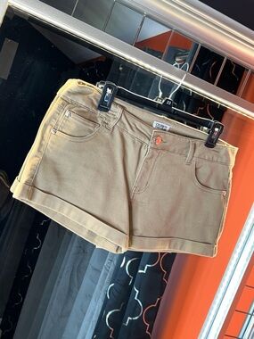 Celebrity Pink Essential Tan Cuffed Twill Shorts 🍯